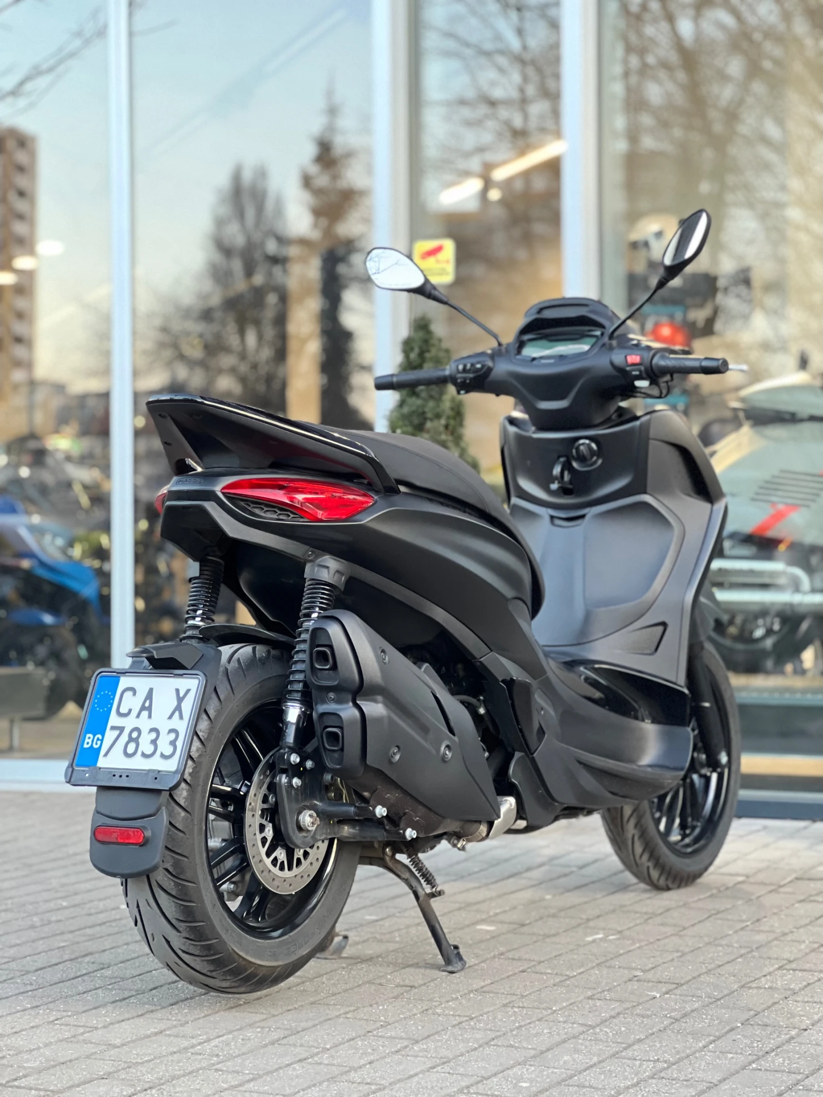 Piaggio Beverly 400 Deep Black - изображение 4