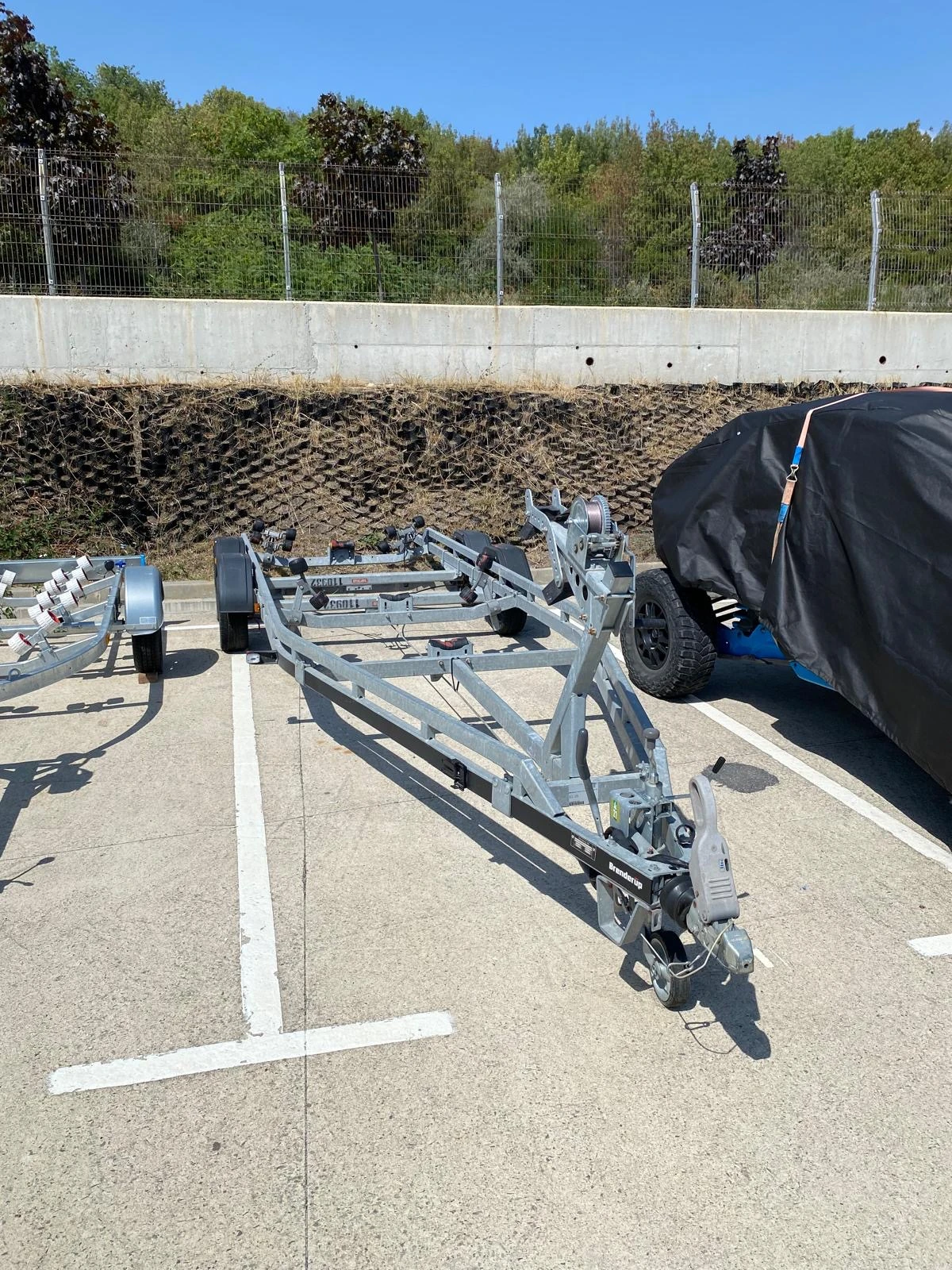 За автомобил Thule BRENDERUP 2700