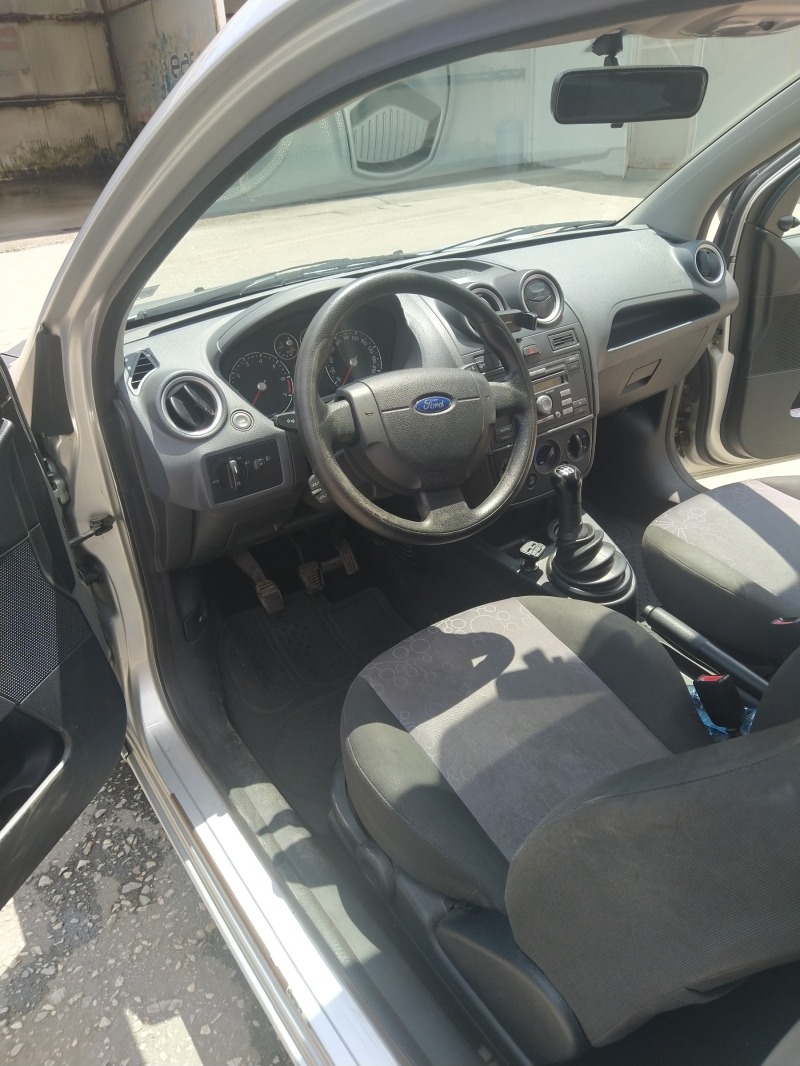 Ford Fiesta 1.3, снимка 14 - Автомобили и джипове - 46431293
