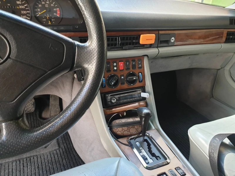 Mercedes-Benz 126 560SE, снимка 7 - Автомобили и джипове - 52672295