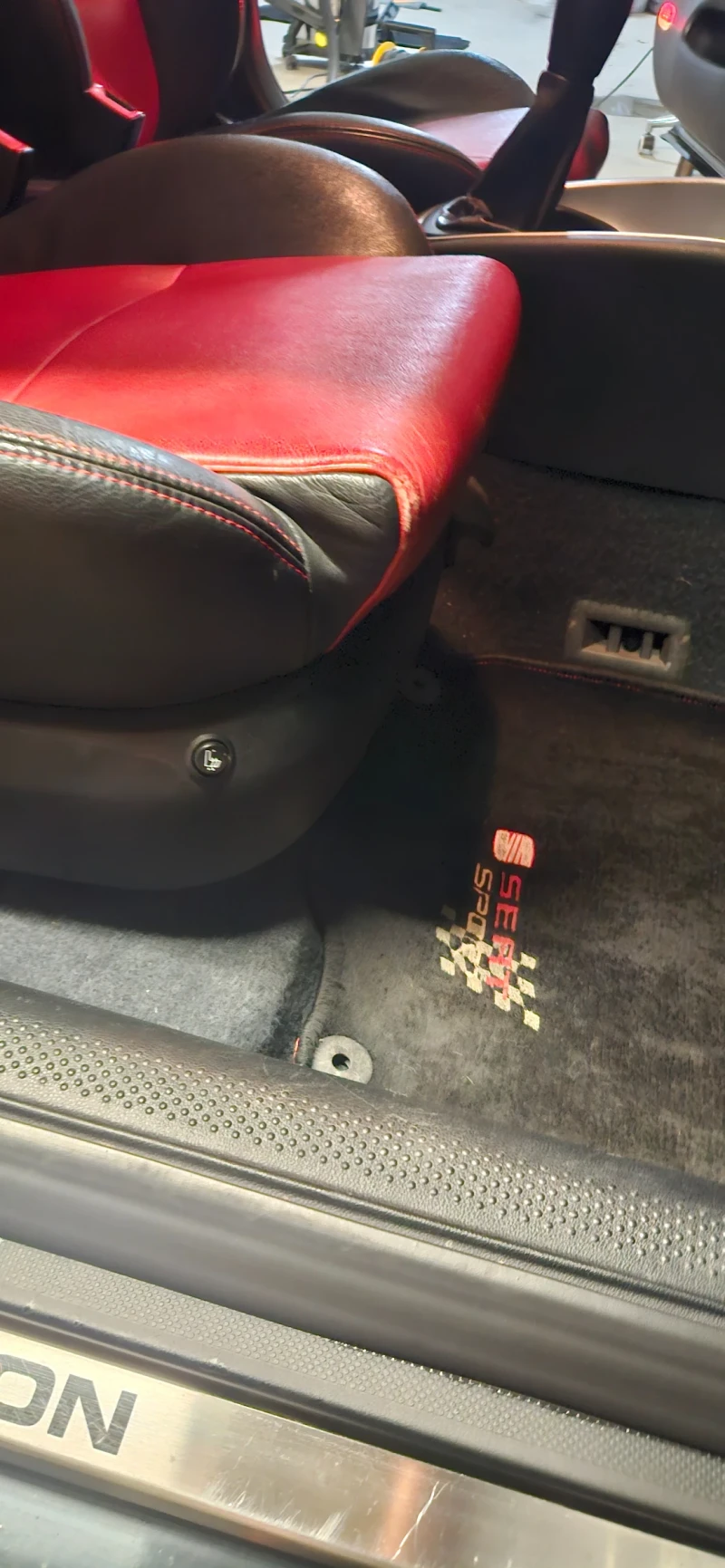 Seat Leon Cupra R Suizacopa , снимка 15 - Автомобили и джипове - 53047610