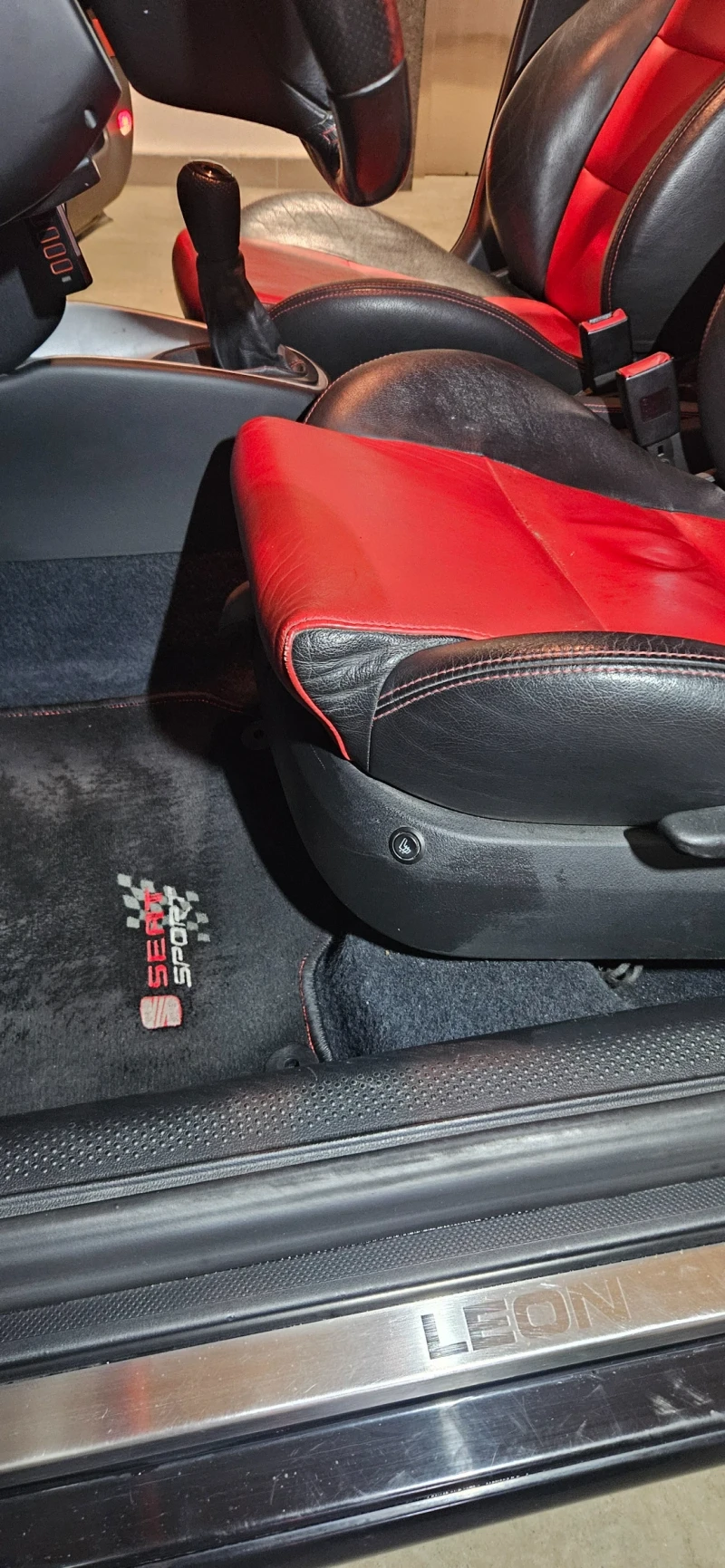 Seat Leon Cupra R Suizacopa , снимка 16 - Автомобили и джипове - 53047610