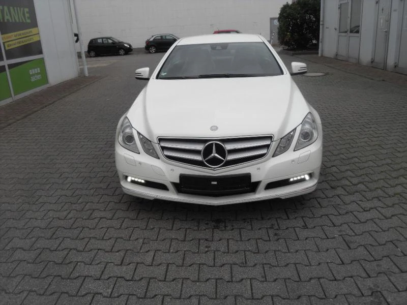 Mercedes-Benz E 350 E 207 na chasti - [1] 