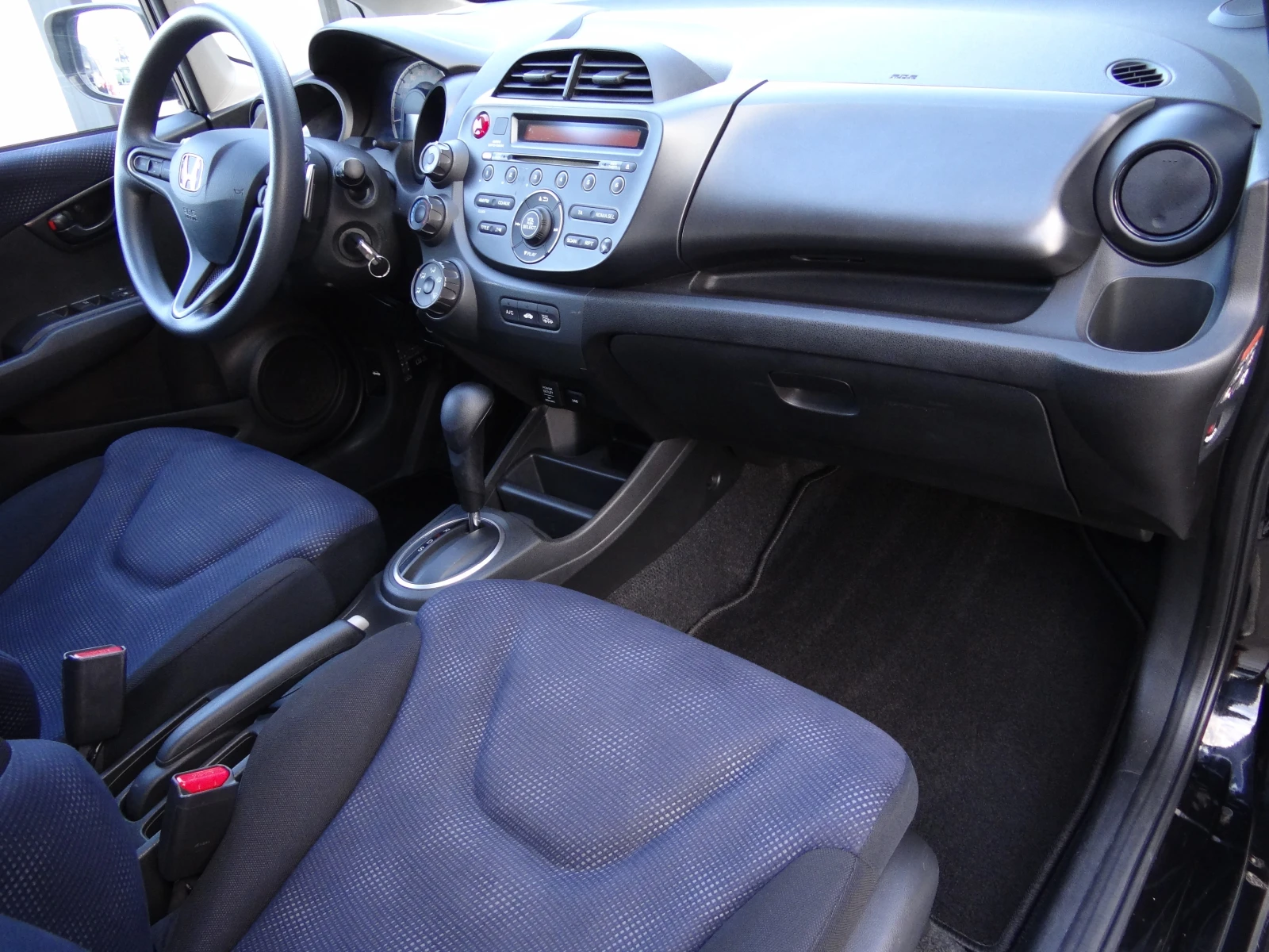 Honda Jazz 1.4i - 100k.c. / Автоматик - CVT / Euro - 5 / - изображение 10