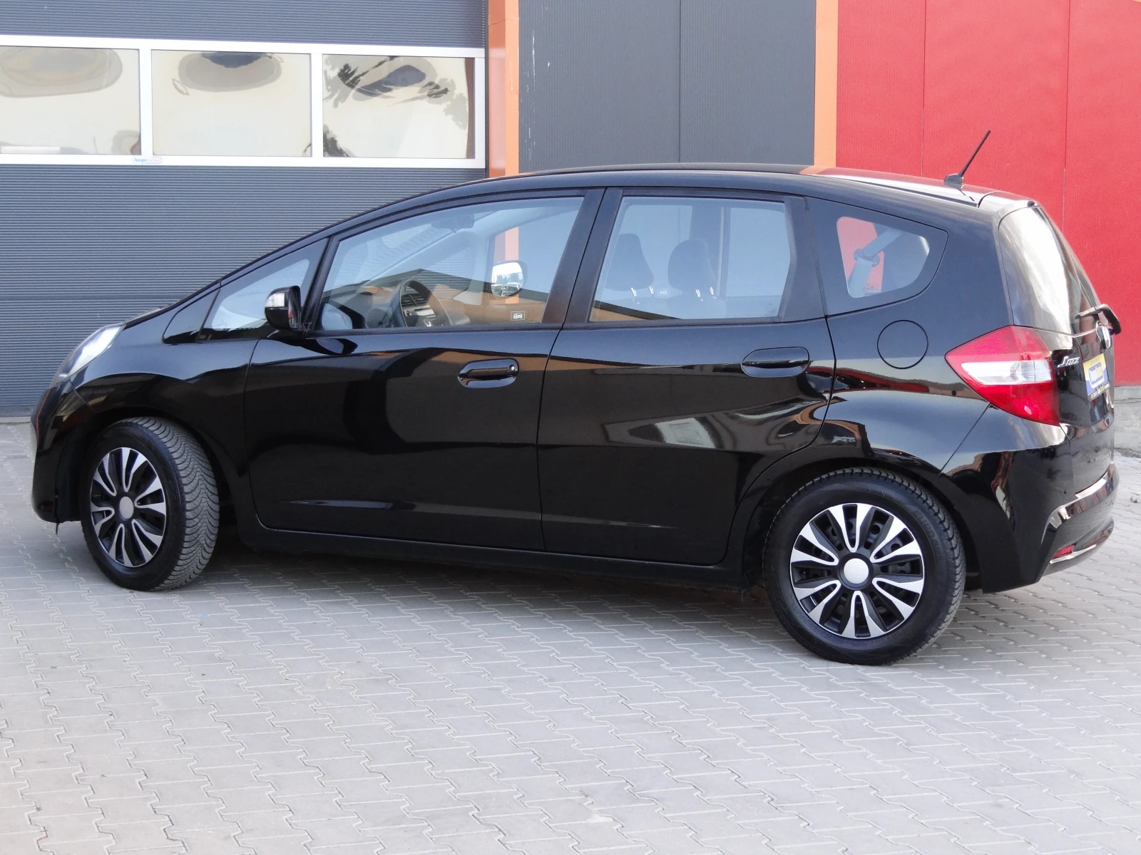 Honda Jazz 1.4i - 100k.c. / Автоматик - CVT / Euro - 5 / - изображение 3