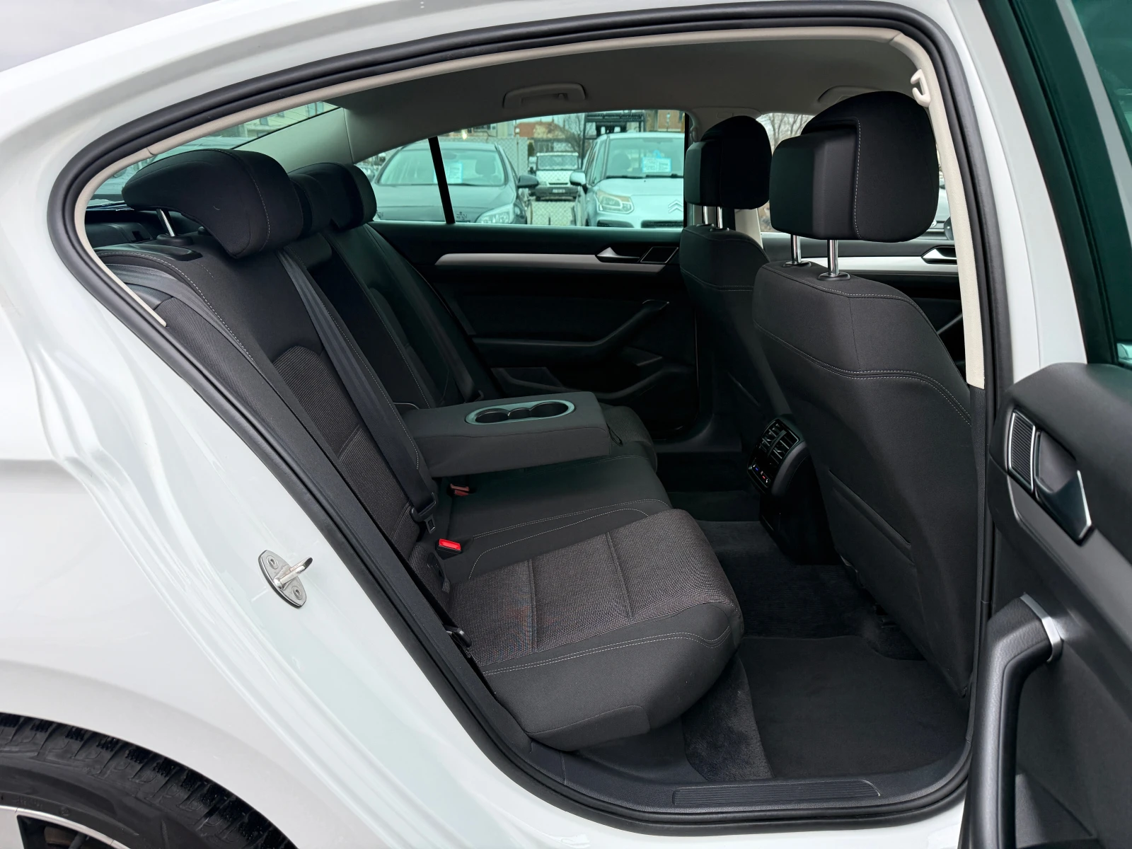 VW Passat 2.0TDI-150к.с. Автоматик, снимка 9 - Автомобили и джипове - 53938262