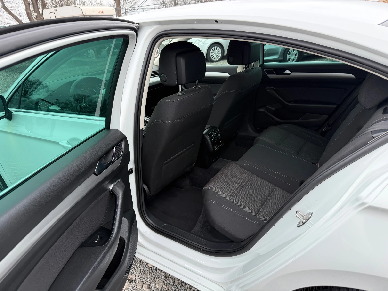 VW Passat 2.0TDI-150к.с. Автоматик, снимка 11 - Автомобили и джипове - 53938262