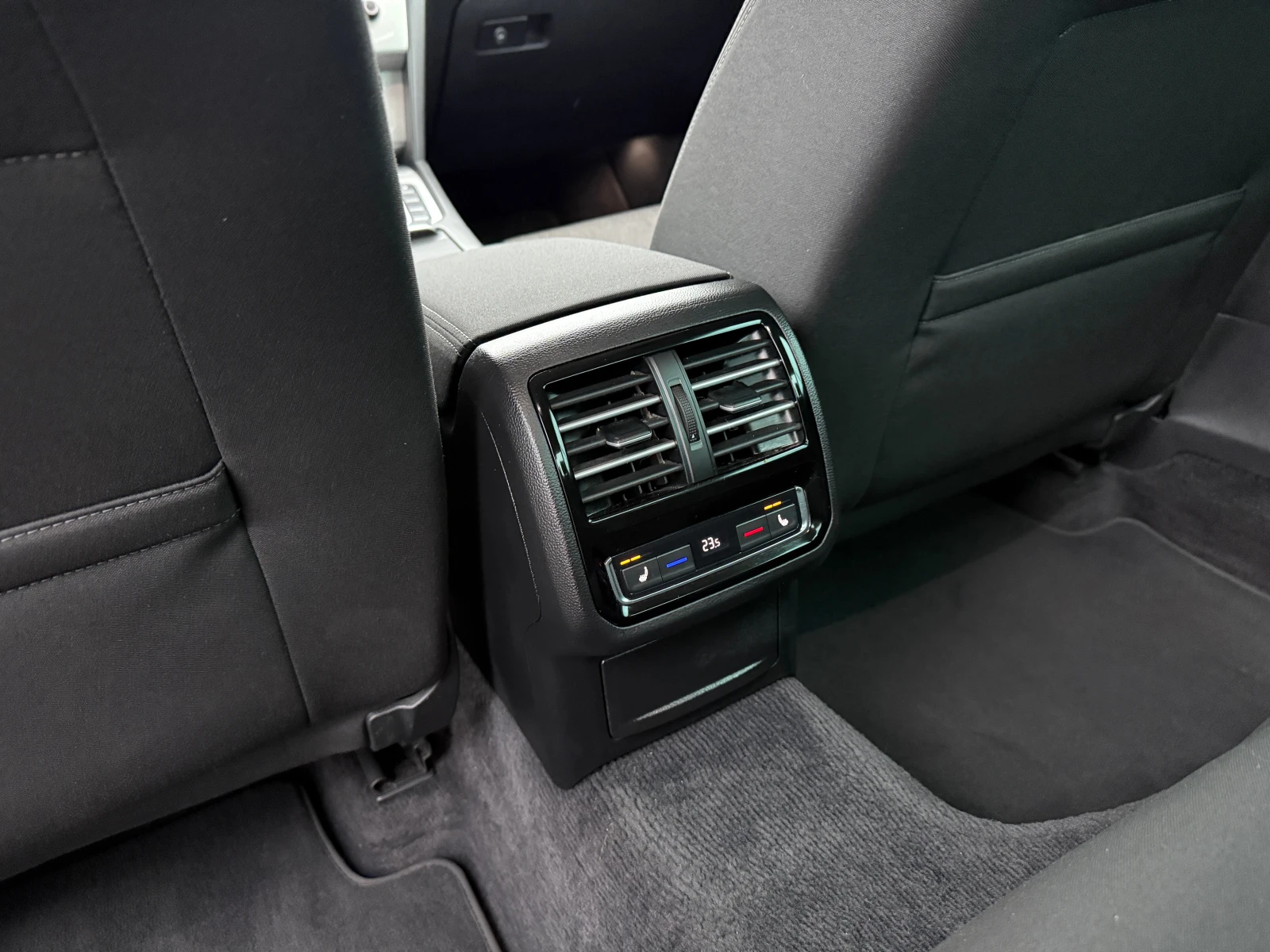 VW Passat 2.0TDI-150к.с. Автоматик, снимка 12 - Автомобили и джипове - 53938262