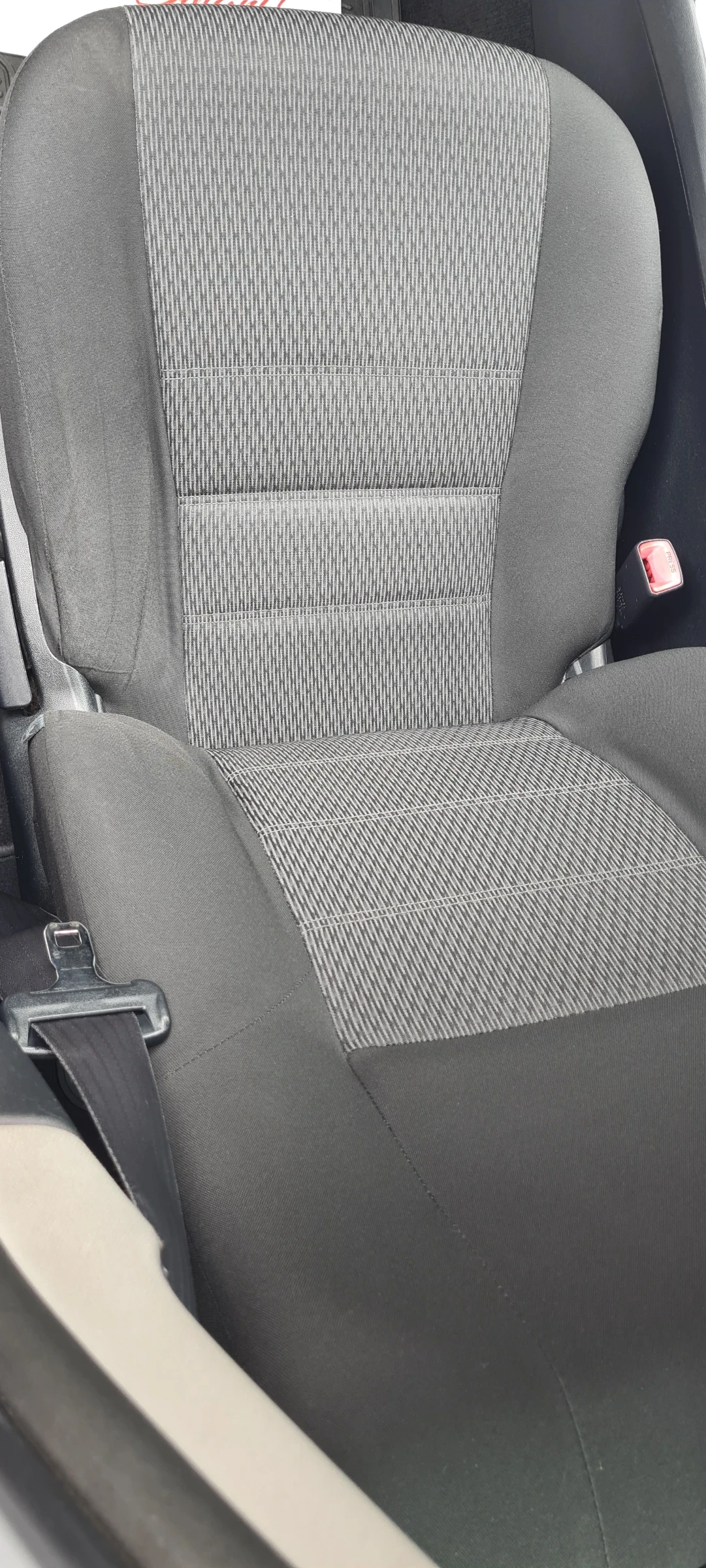 Toyota Avensis 2.0D4D, снимка 10 - Автомобили и джипове - 54140751