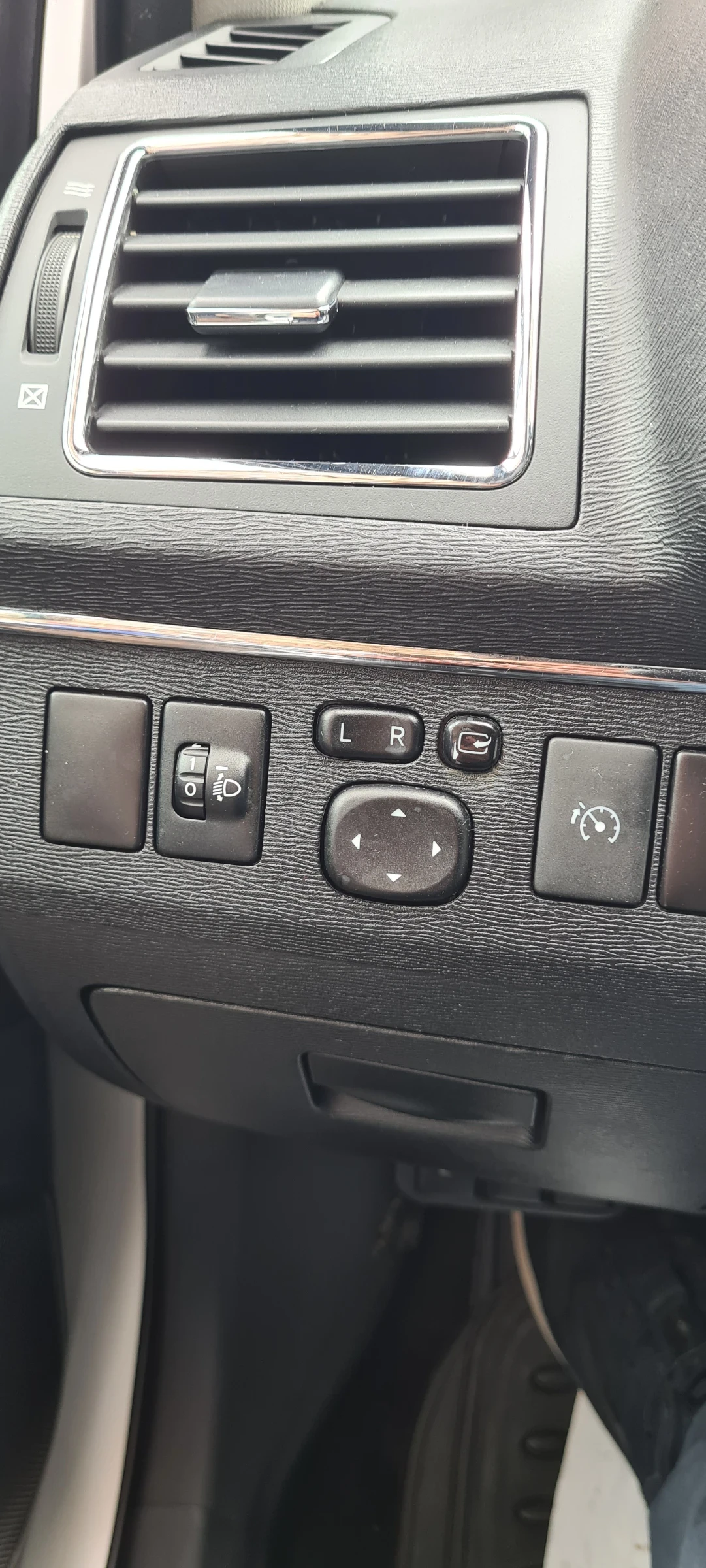 Toyota Avensis 2.0D4D, снимка 7 - Автомобили и джипове - 54140751