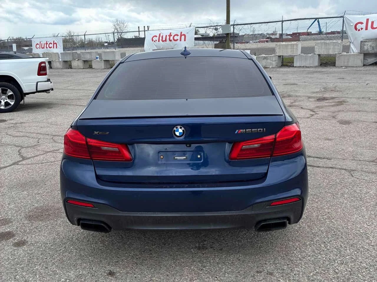 BMW 550 * M550i xDrive * ДИСТРОНИК * 360 * ОБДУХВАНЕ, снимка 4 - Автомобили и джипове - 54460364