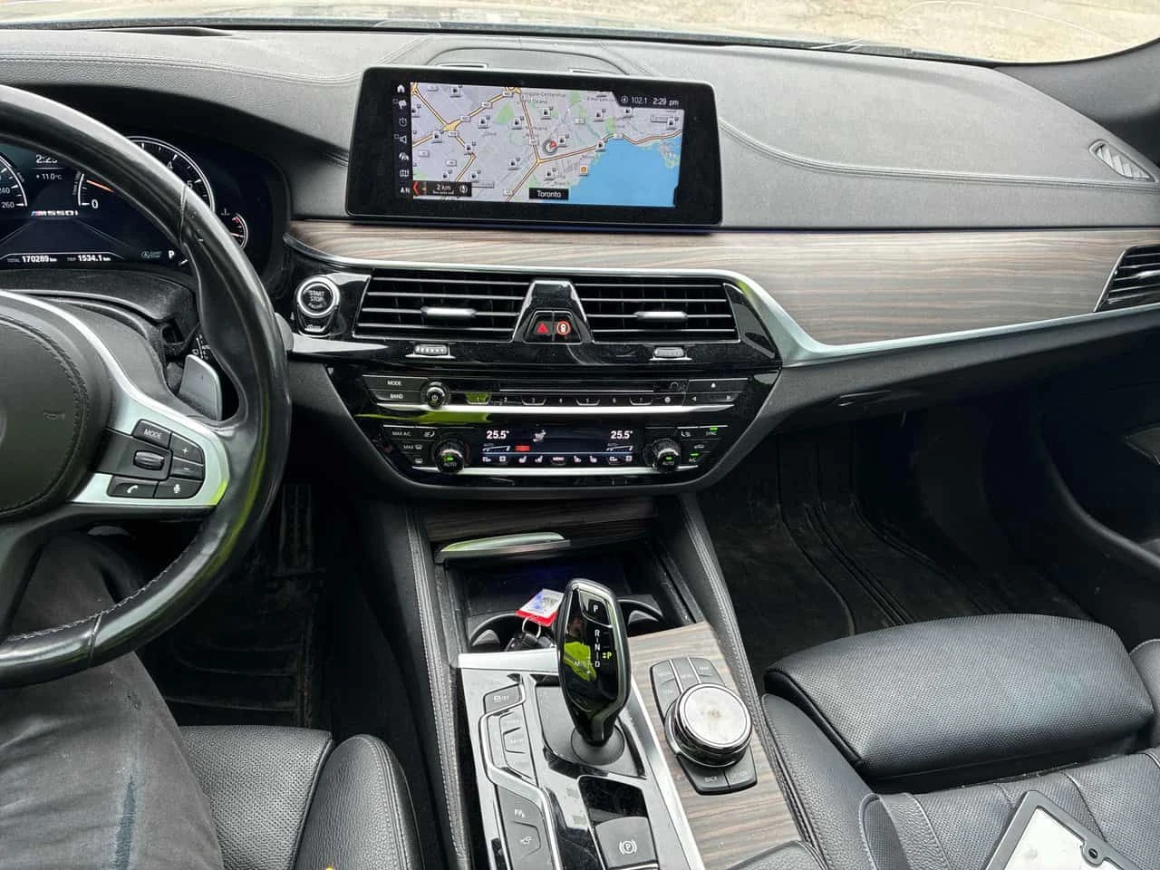 BMW 550 * M550i xDrive * ДИСТРОНИК * 360 * ОБДУХВАНЕ, снимка 9 - Автомобили и джипове - 54460364