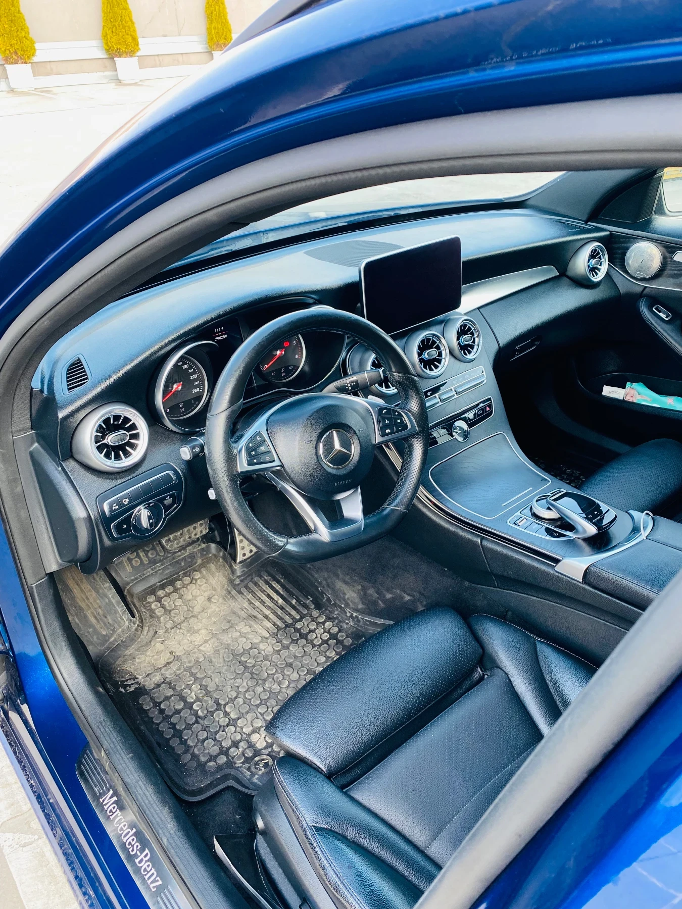 Mercedes-Benz C 250 AMG 4MATIK, снимка 8 - Автомобили и джипове - 54707315