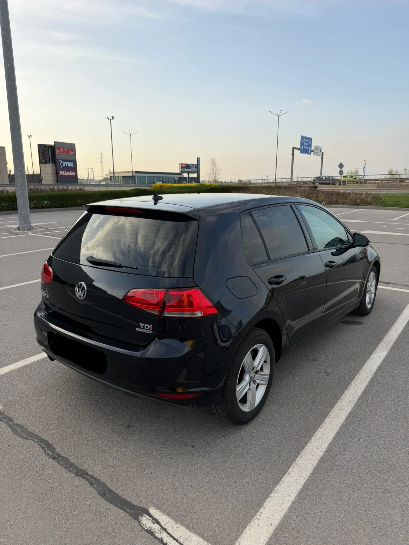 VW Golf 1.6 TDI , снимка 8 - Автомобили и джипове - 54731199