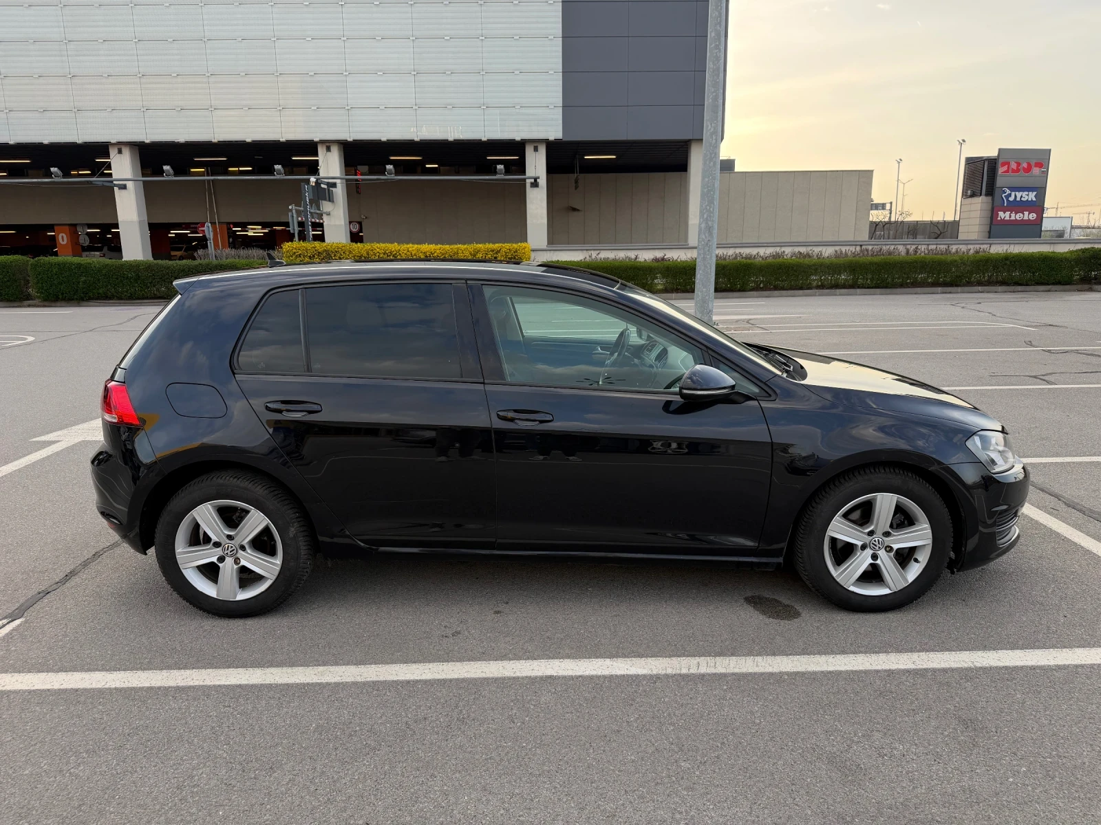 VW Golf 1.6 TDI , снимка 7 - Автомобили и джипове - 54731199
