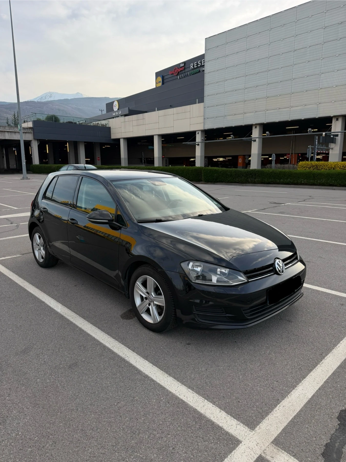 VW Golf 1.6 TDI , снимка 2 - Автомобили и джипове - 54731199