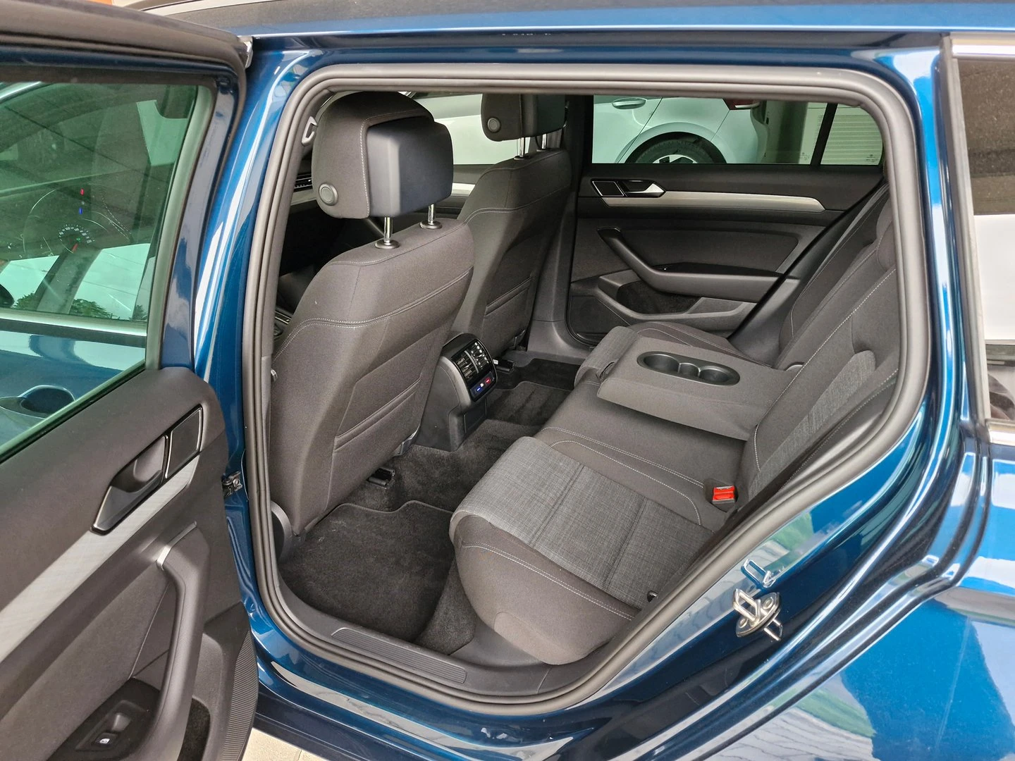 VW Passat, снимка 7 - Автомобили и джипове - 56422289