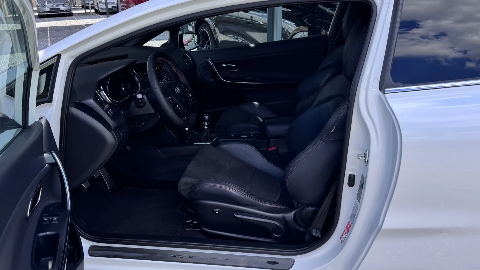Kia Ceed 1.6GT TRACK 204кс * ТОП ИЗПЪЛНЕНИЕ* , снимка 9 - Автомобили и джипове - 54970125