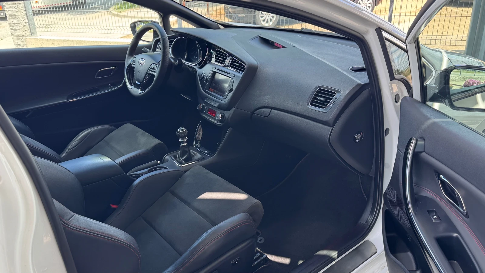 Kia Ceed 1.6GT TRACK 204кс * ТОП ИЗПЪЛНЕНИЕ* , снимка 11 - Автомобили и джипове - 54970125