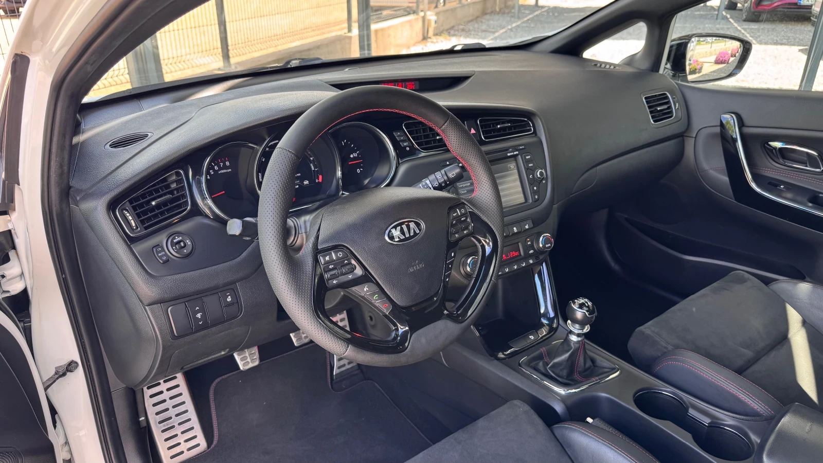 Kia Ceed 1.6GT TRACK 204кс * ТОП ИЗПЪЛНЕНИЕ* , снимка 10 - Автомобили и джипове - 54970125