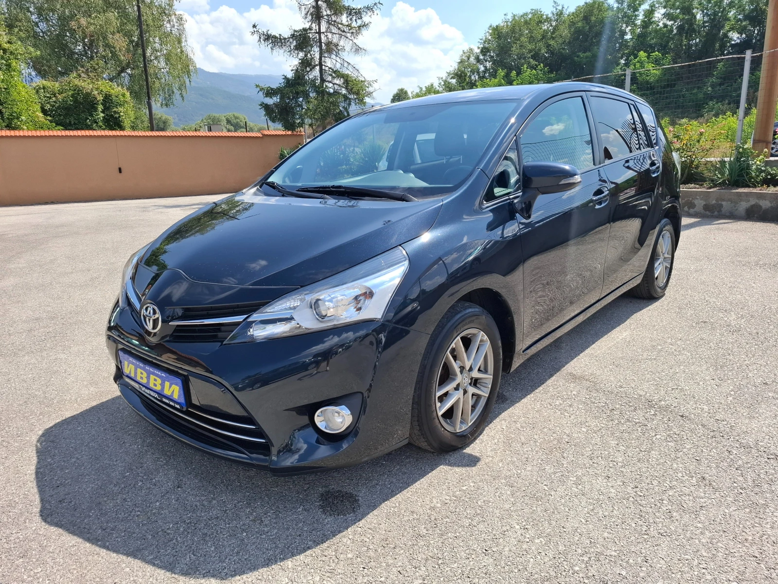 Toyota Verso 1.6 D4D STYLE, снимка 14 - Автомобили и джипове - 55817330