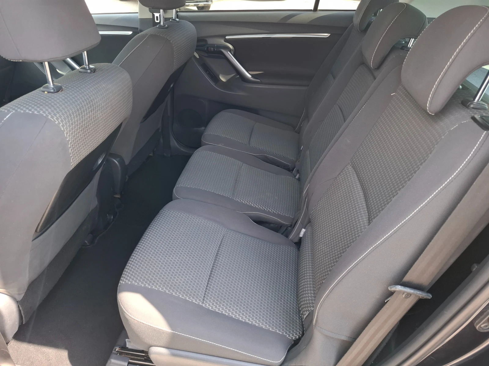 Toyota Verso 1.6 D4D STYLE, снимка 7 - Автомобили и джипове - 55817330