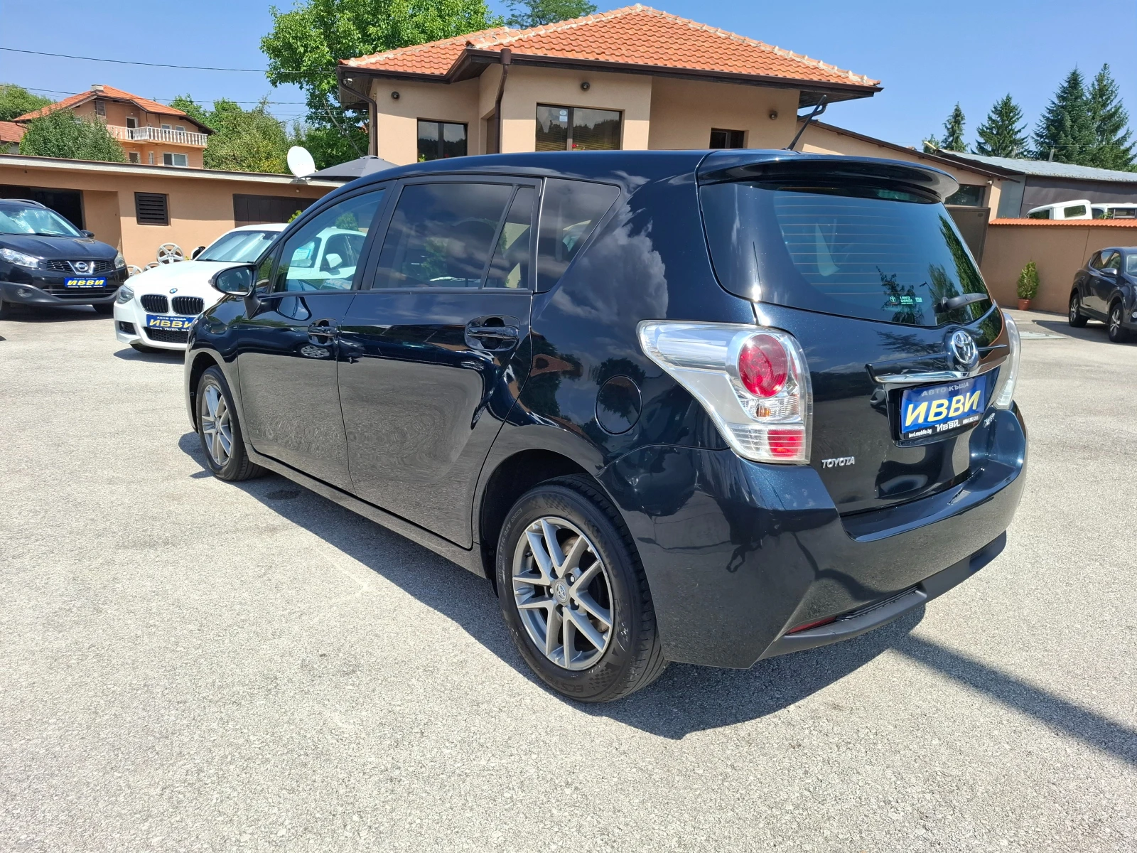 Toyota Verso 1.6 D4D STYLE, снимка 16 - Автомобили и джипове - 55817330