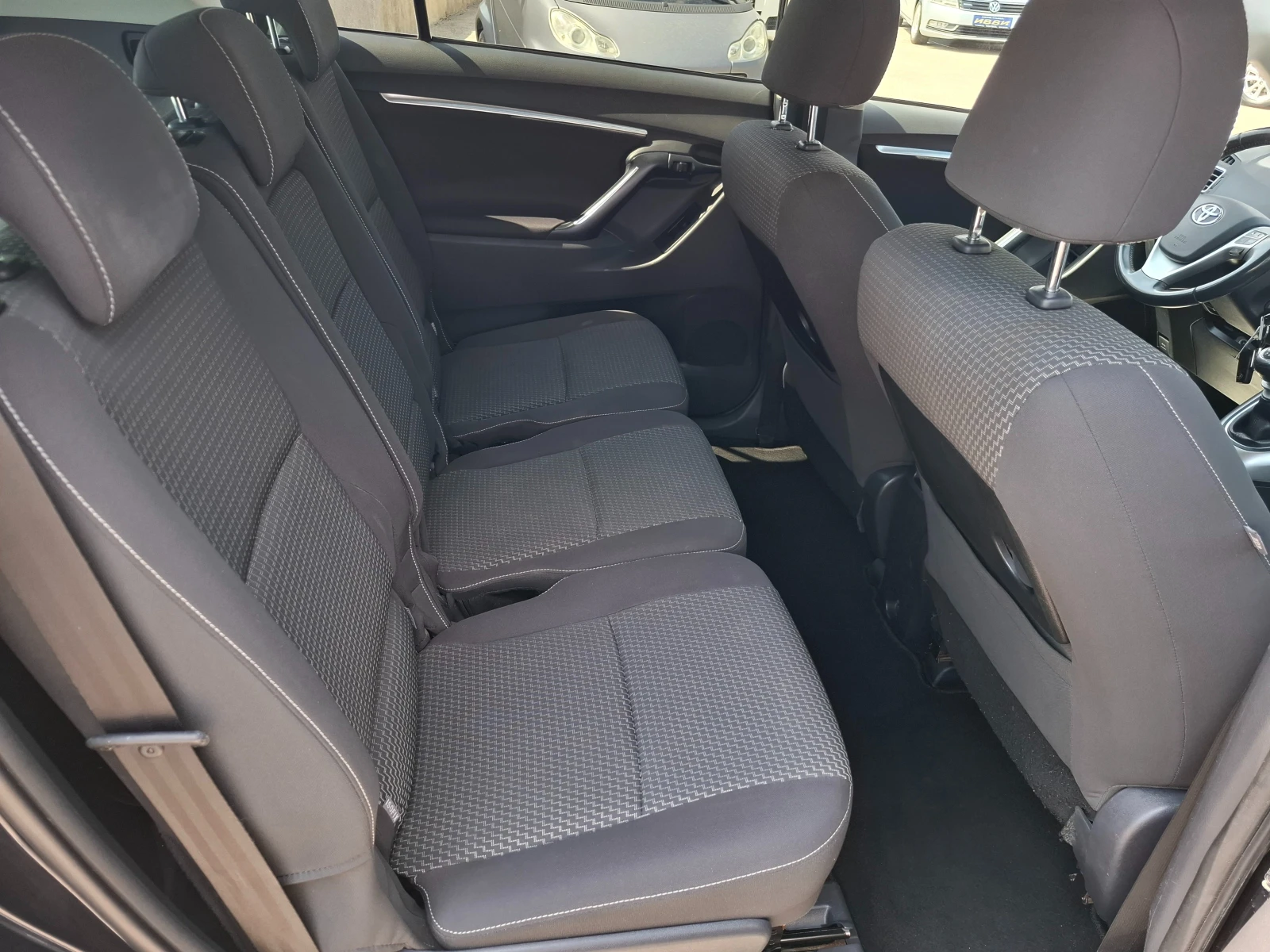 Toyota Verso 1.6 D4D STYLE, снимка 9 - Автомобили и джипове - 55817330