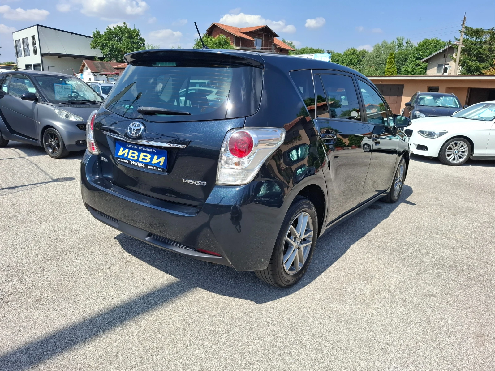 Toyota Verso 1.6 D4D STYLE, снимка 4 - Автомобили и джипове - 55817330