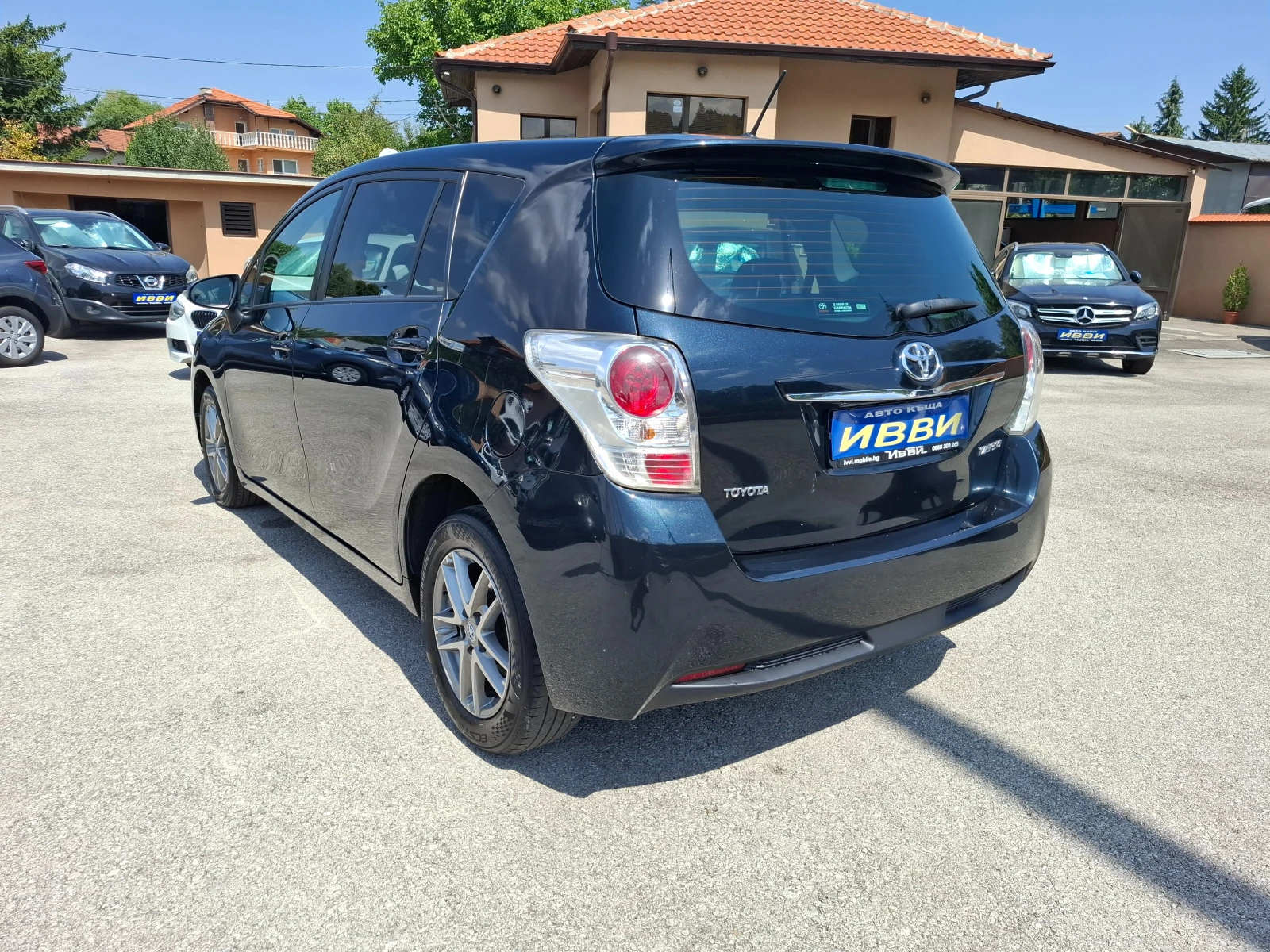 Toyota Verso 1.6 D4D STYLE, снимка 3 - Автомобили и джипове - 55817330