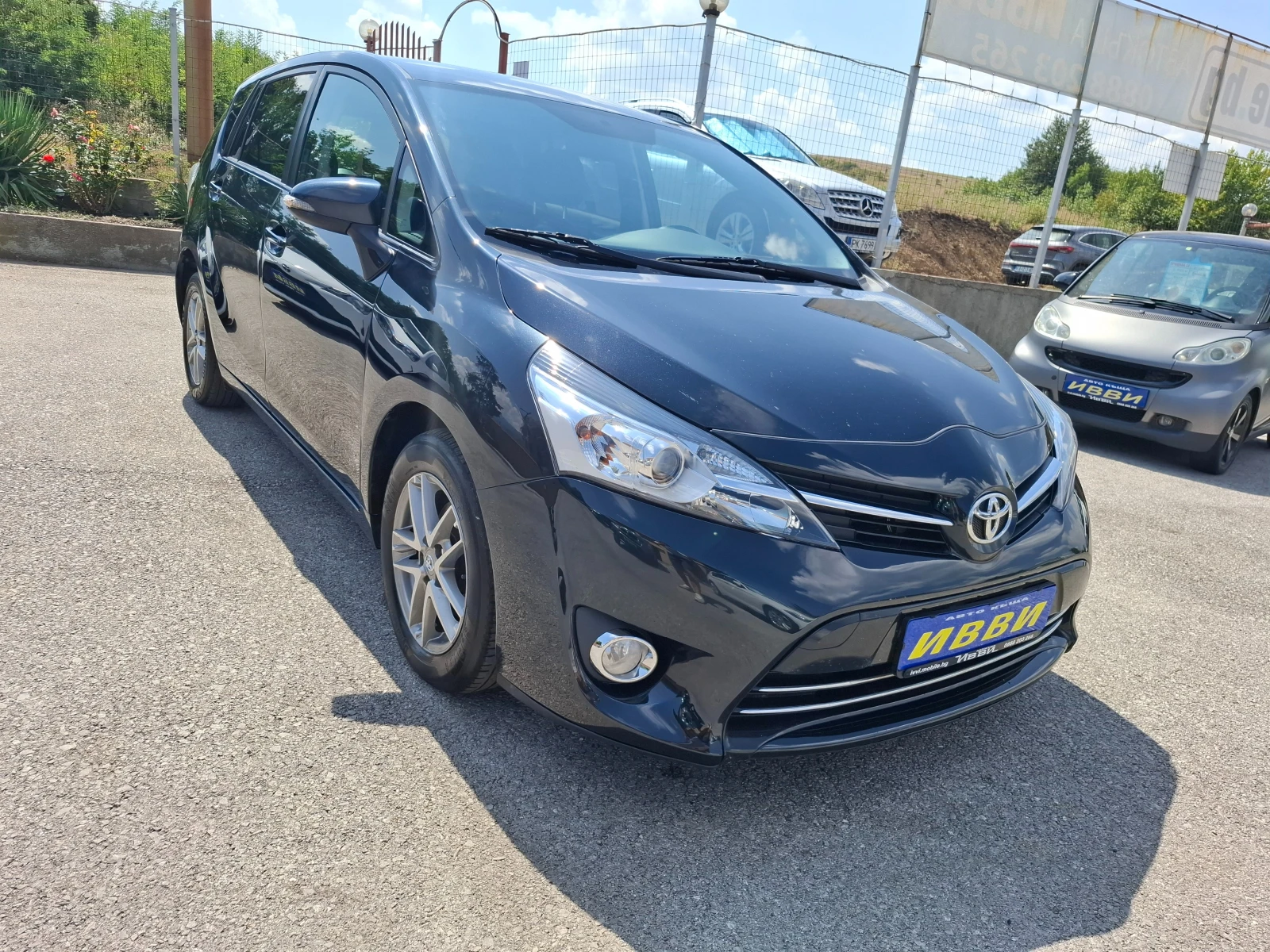 Toyota Verso 1.6 D4D STYLE, снимка 2 - Автомобили и джипове - 55817330