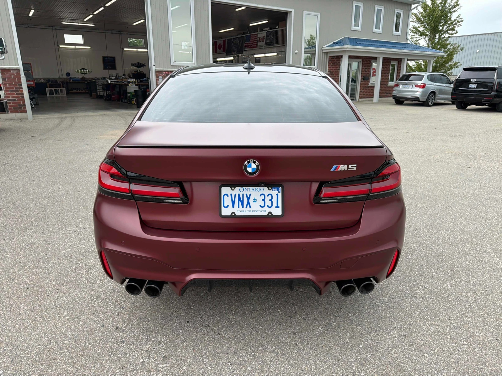 BMW M5 * Sedan * АВТОКРЕДИТ БЕЗ ПЪРВОНАЧАЛНА ВНОСКА* , снимка 4 - Автомобили и джипове - 55958691
