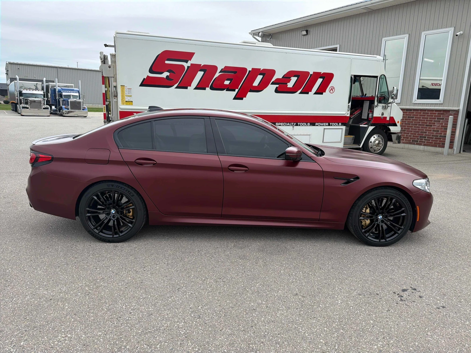 BMW M5 * Sedan * АВТОКРЕДИТ БЕЗ ПЪРВОНАЧАЛНА ВНОСКА* , снимка 3 - Автомобили и джипове - 55958691