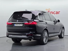 BMW X7 * xDrive 40i* 7МЕСТА* МОНИТОРИ* 360* HUD* ПАНО* , снимка 2