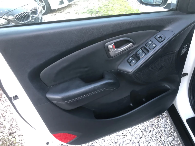 Hyundai IX35, снимка 9 - Автомобили и джипове - 53112487