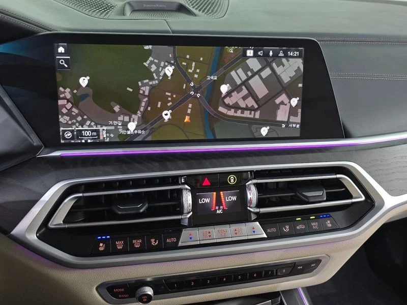 BMW X7 * xDrive 40i* 7МЕСТА* МОНИТОРИ* 360* HUD* ПАНО* , снимка 12 - Автомобили и джипове - 55663050