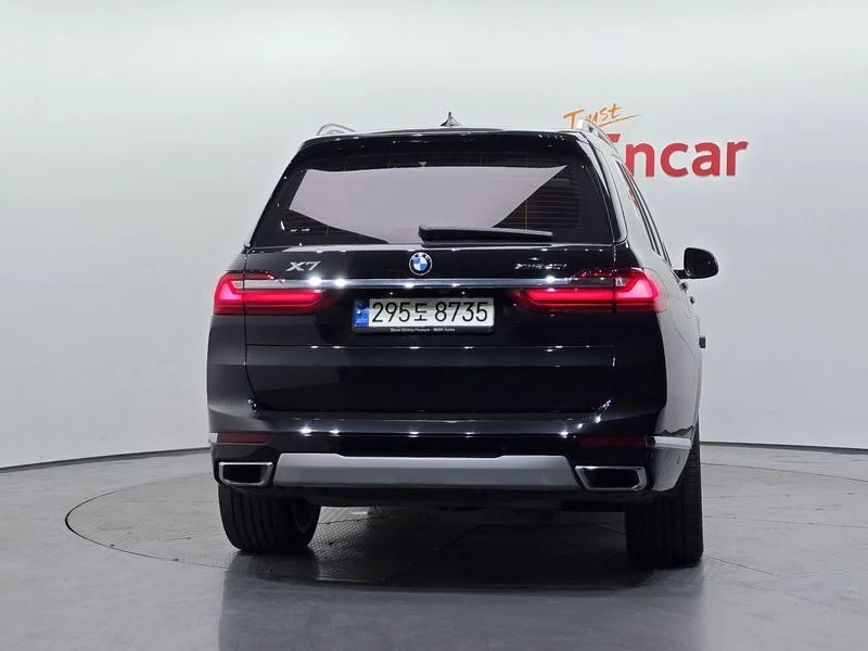 BMW X7 * xDrive 40i* 7МЕСТА* МОНИТОРИ* 360* HUD* ПАНО* , снимка 4 - Автомобили и джипове - 55663050