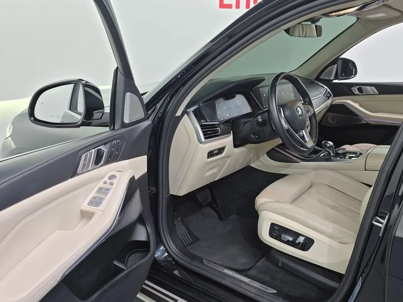 BMW X7 * xDrive 40i* 7МЕСТА* МОНИТОРИ* 360* HUD* ПАНО* , снимка 10 - Автомобили и джипове - 55663050