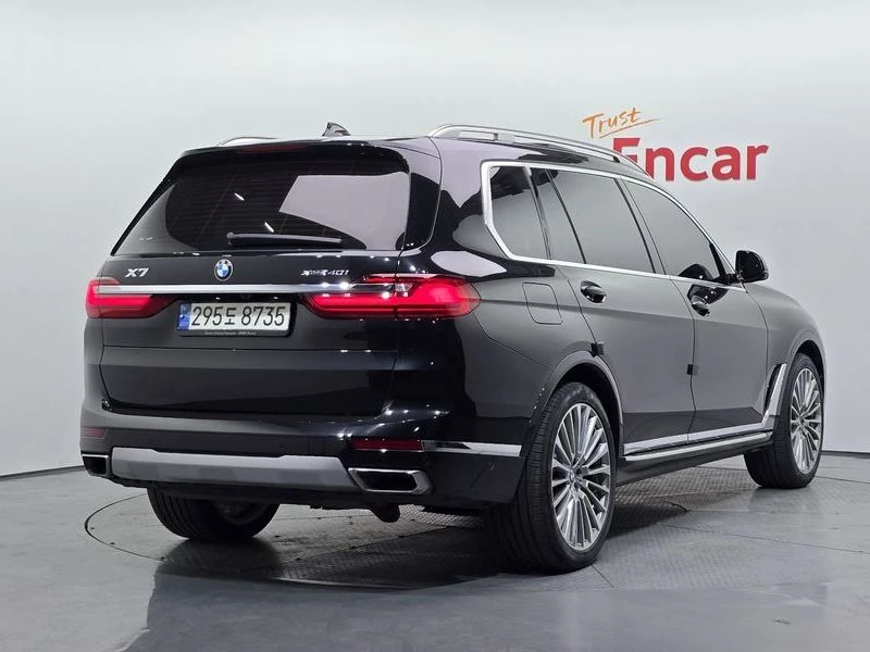 BMW X7 * xDrive 40i* 7МЕСТА* МОНИТОРИ* 360* HUD* ПАНО* , снимка 2 - Автомобили и джипове - 55663050