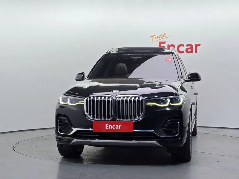 BMW X7 * xDrive 40i* 7МЕСТА* МОНИТОРИ* 360* HUD* ПАНО* , снимка 3 - Автомобили и джипове - 55663050