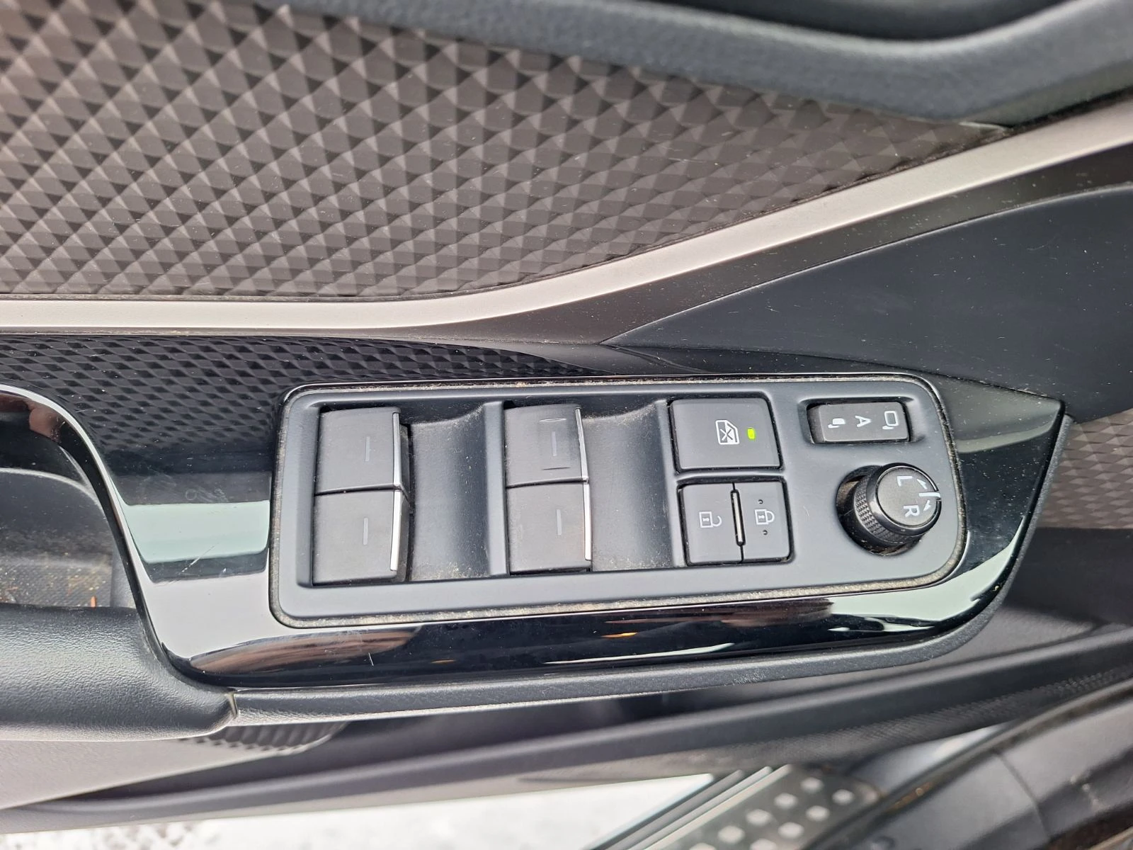 Toyota C-HR 2.0Hybrid/Facelift, снимка 15 - Автомобили и джипове - 53583477