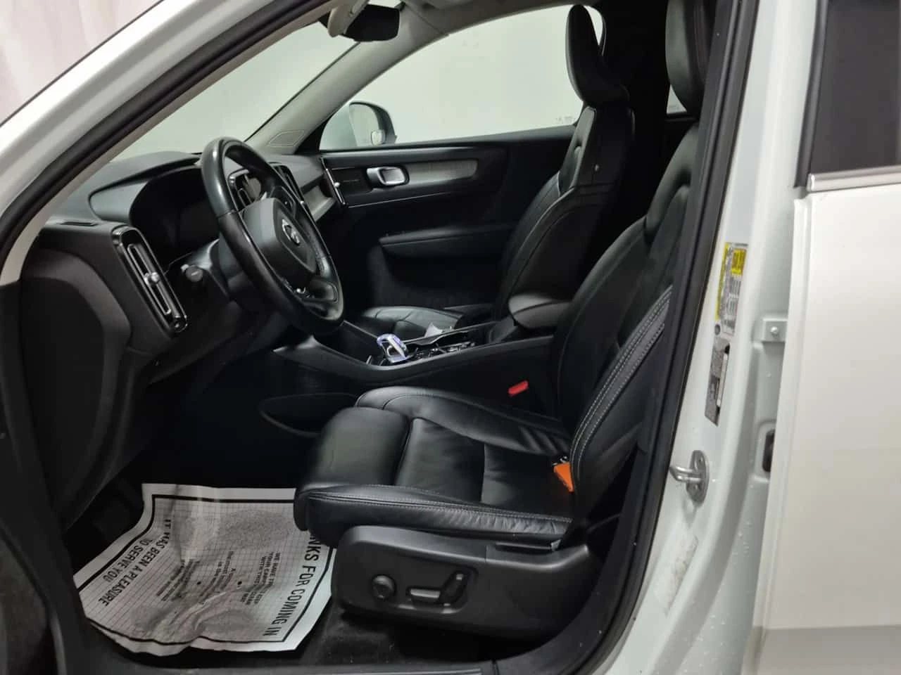 Volvo XC40 ULTIMATE BRIGHT THEME  CARFAX - изображение 4