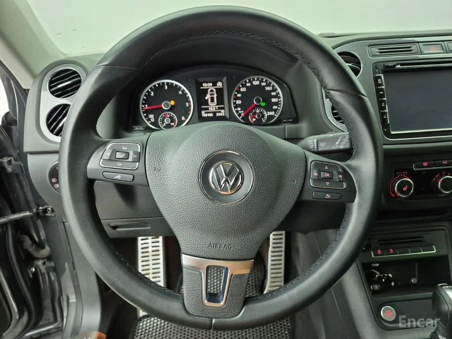 VW Tiguan, снимка 10 - Автомобили и джипове - 54555903