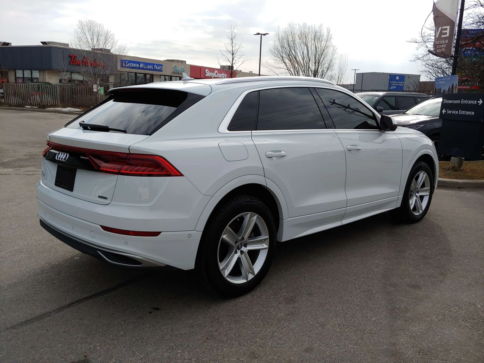 Audi Q8 Progressiv 3.0L | PANO | NAV | 79K KM ЦЕНА ДО БГ, снимка 7 - Автомобили и джипове - 54819899