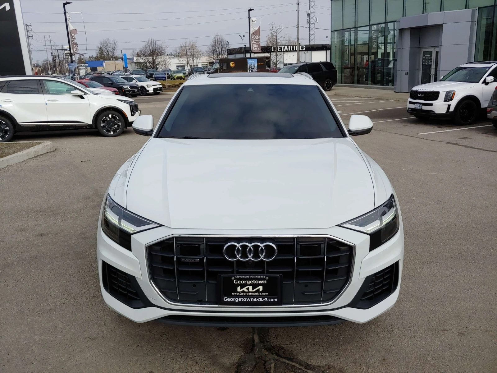 Audi Q8 Progressiv 3.0L | PANO | NAV | 79K KM ЦЕНА ДО БГ, снимка 2 - Автомобили и джипове - 54819899
