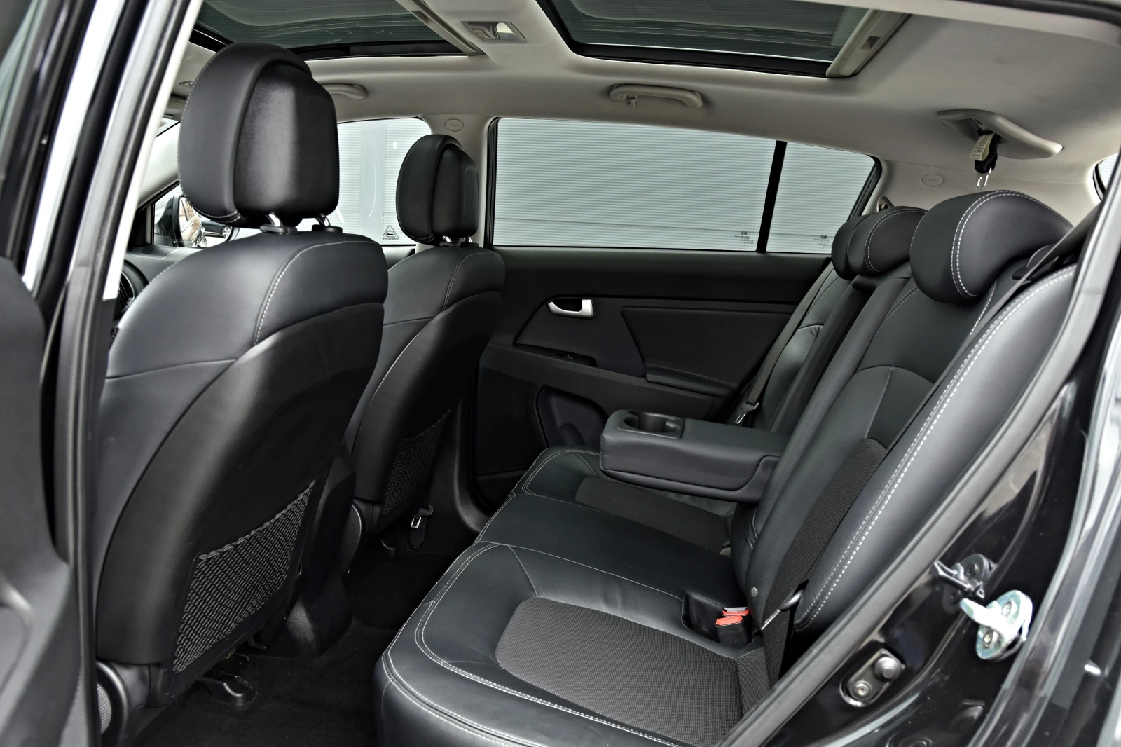 Kia Sportage  2.0CRDI 4x4/NAVI/З.КАМЕРА/ЛЕТИ.ДЖ/ДВ.ПАНОРАМА/, снимка 8 - Автомобили и джипове - 55190441