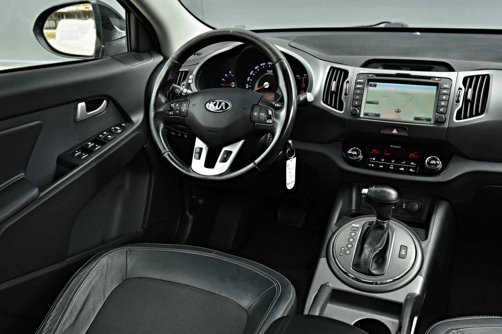 Kia Sportage  2.0CRDI 4x4/NAVI/З.КАМЕРА/ЛЕТИ.ДЖ/ДВ.ПАНОРАМА/, снимка 15 - Автомобили и джипове - 55190441