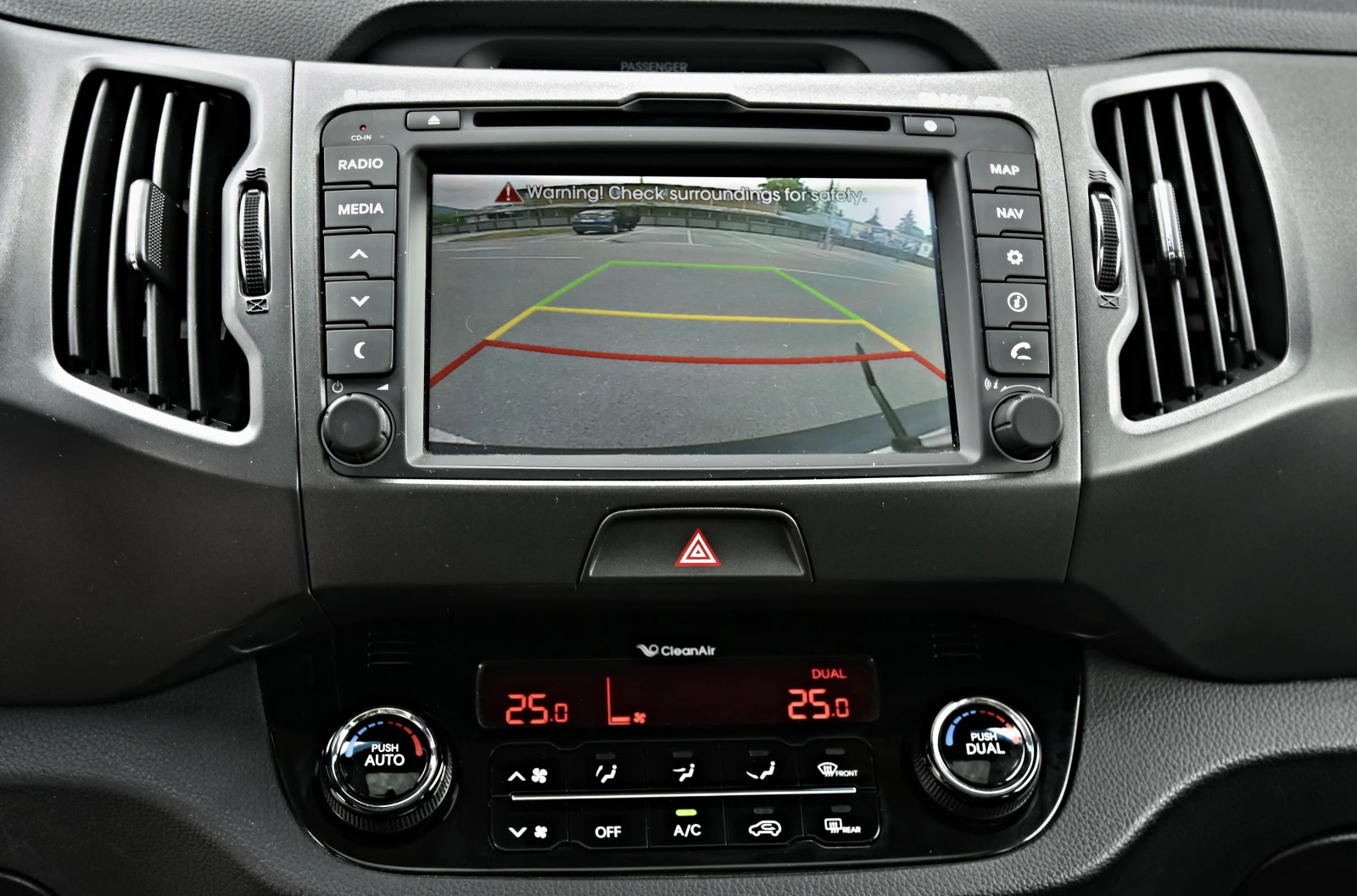 Kia Sportage  2.0CRDI 4x4/NAVI/З.КАМЕРА/ЛЕТИ.ДЖ/ДВ.ПАНОРАМА/, снимка 12 - Автомобили и джипове - 55190441