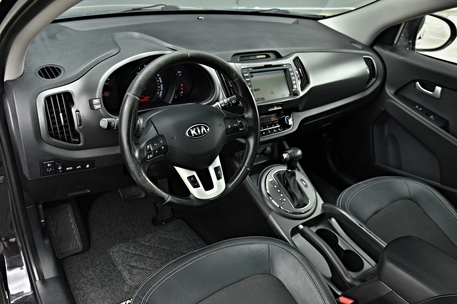 Kia Sportage  2.0CRDI 4x4/NAVI/З.КАМЕРА/ЛЕТИ.ДЖ/ДВ.ПАНОРАМА/, снимка 10 - Автомобили и джипове - 55190441