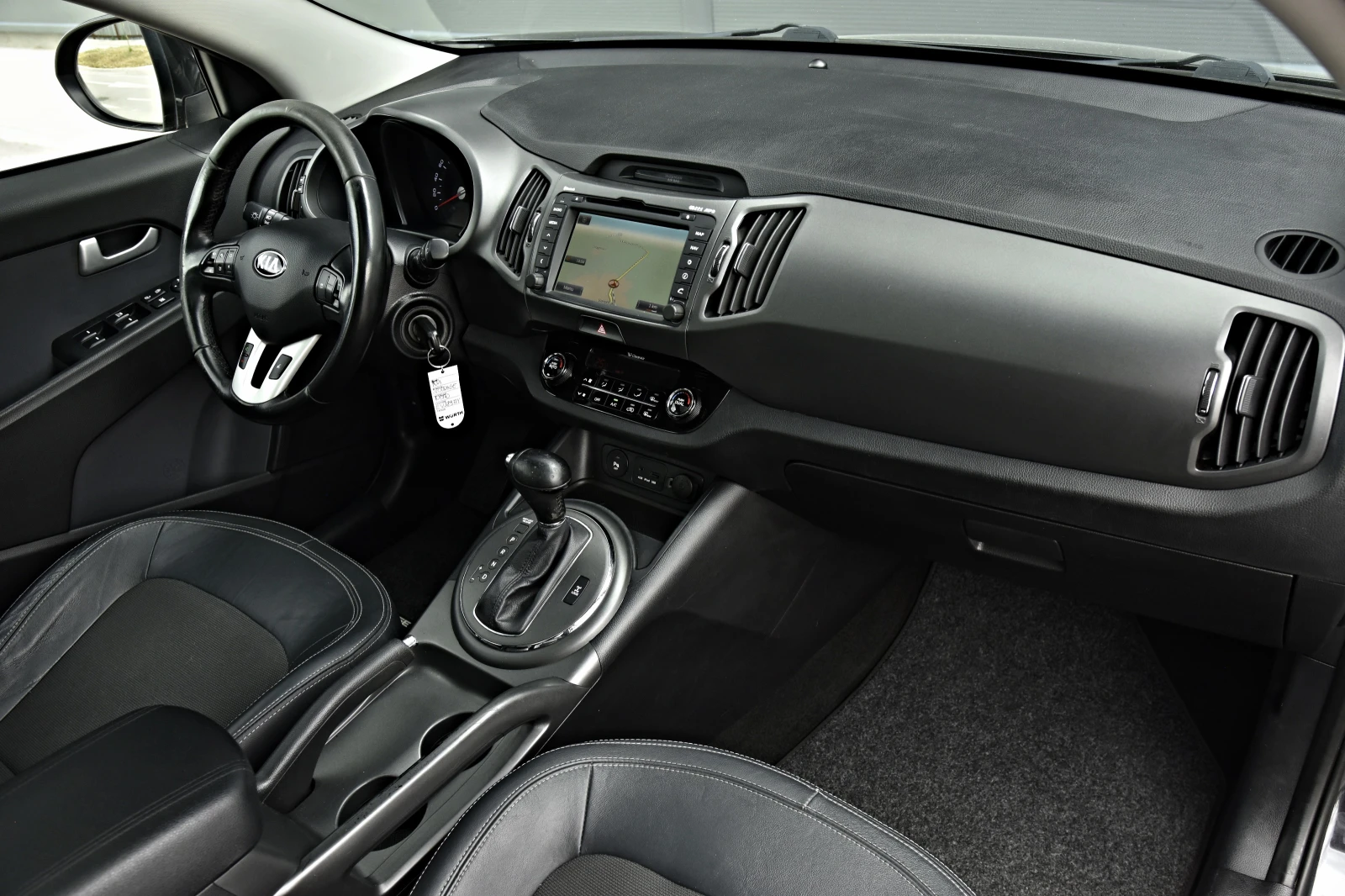 Kia Sportage  2.0CRDI 4x4/NAVI/З.КАМЕРА/ЛЕТИ.ДЖ/ДВ.ПАНОРАМА/, снимка 13 - Автомобили и джипове - 55190441